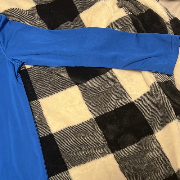 Adidas Climate Dry Long Sleeve Shirt. Size M (10/12) - Picture 12 of 13